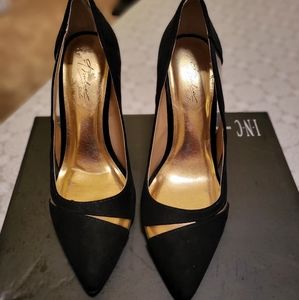 Thalia Sodi pumps in black with clear accent siding.